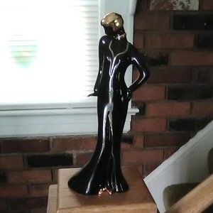 Lady in Black/ Figurine